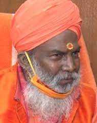 साक्षी महाराज ने लोगों से आत्मरक्षा के लिए बोतलें, तीर रखने को कहा